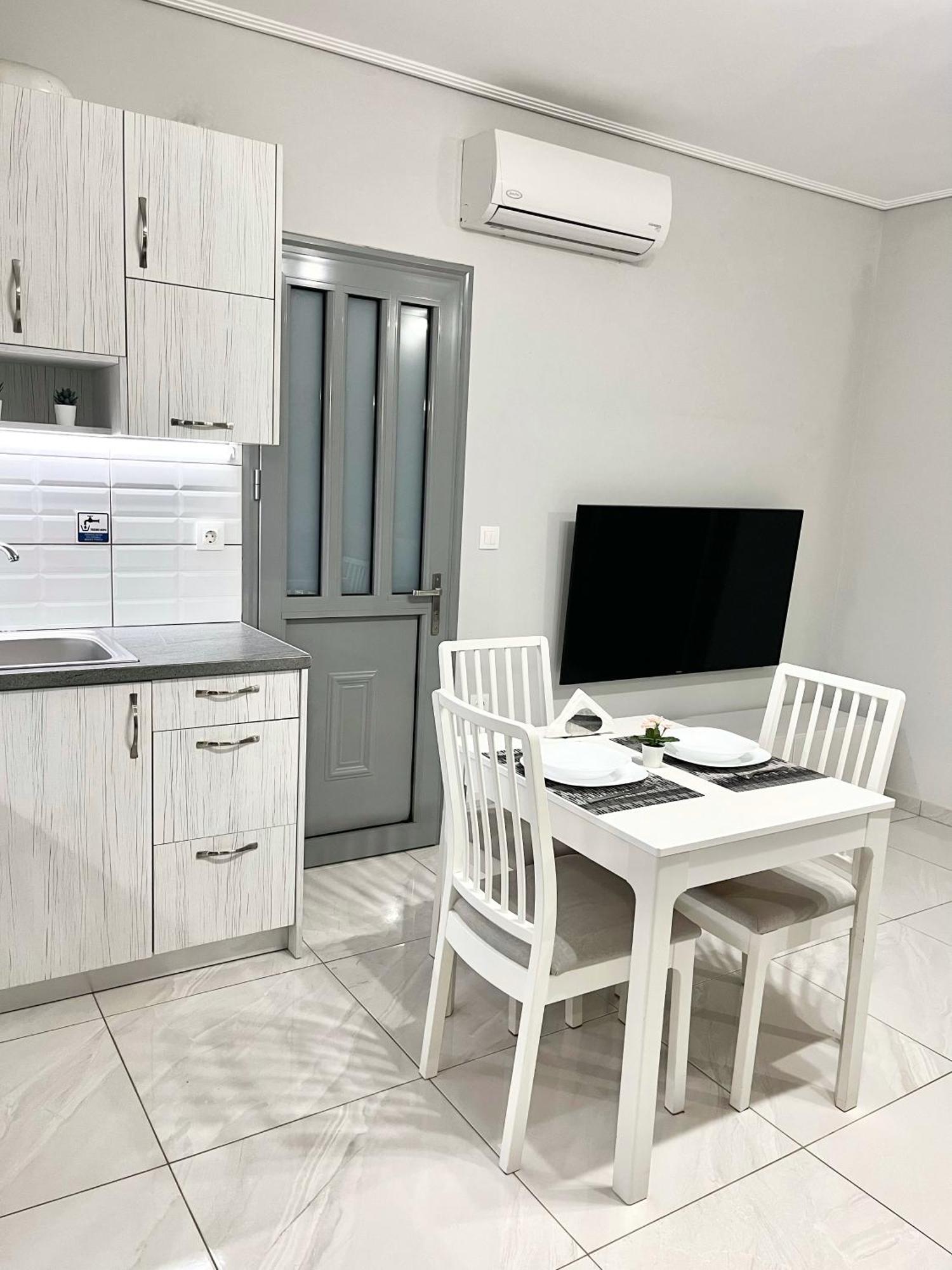Blueline Apartment 3 Loutraki  Exterior photo